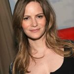 Jennifer Jason Leigh